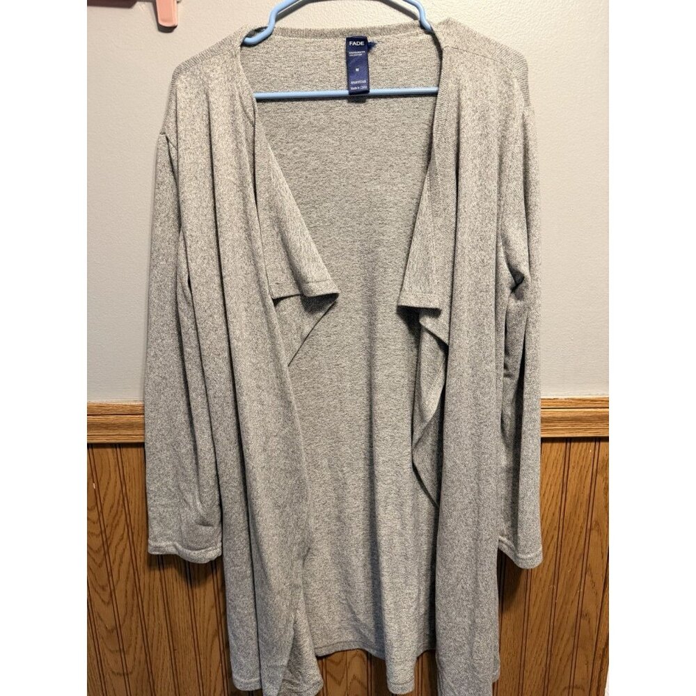 Fade Women’s Size Medium Gray Long Sleeve Cardigan